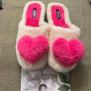 NWT Kensie Memory Foam Slippers